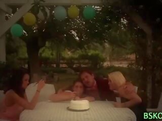 Tatlong daan bida sa mga pornograpiya cuties