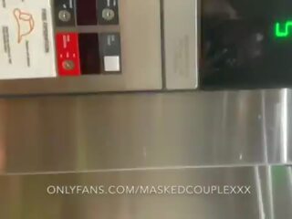 Mrs&period;masked & дебел redbone сподели би би си заедно в хотел elevator като а неприятен публичен threesum&excl; instagram &commat;mrs&period;masked twitter &commat;mrsmasked subscribe към мой onlyfans към виждам пълен sextapes&excl;