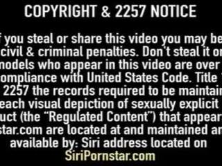 เลสเบี้ยน dayna vendetta เทียม ลึงค์ fucks นมโต siri pornstar&excl;