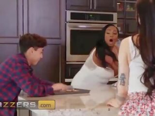 Garaja betje eje çişik &lpar;layton bento&rpar; loves lil ak striplings with big dicks - brazzers