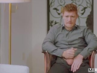 Milfy dure patron charli demands assistant baise son dur