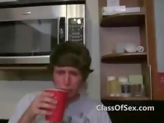 Колеж момичета аматьори лесбийка ххх видео лента