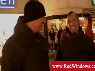 Реален датчани tattoed улица момиче гадно чеп