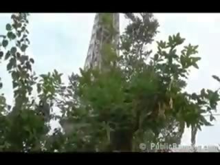Melanie jagger - awam - awam kotor filem oleh eiffel tower yang dunia terkenal landmark