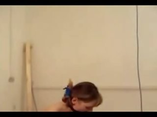 Damsel získávání pumpdildo na kočička svázaný nahoru ústa strapon zkurvenej mademoiselle na the gauč