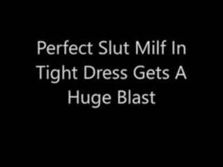 Perfetto sgualdrina milf in stretta abito prende un enorme esplosione